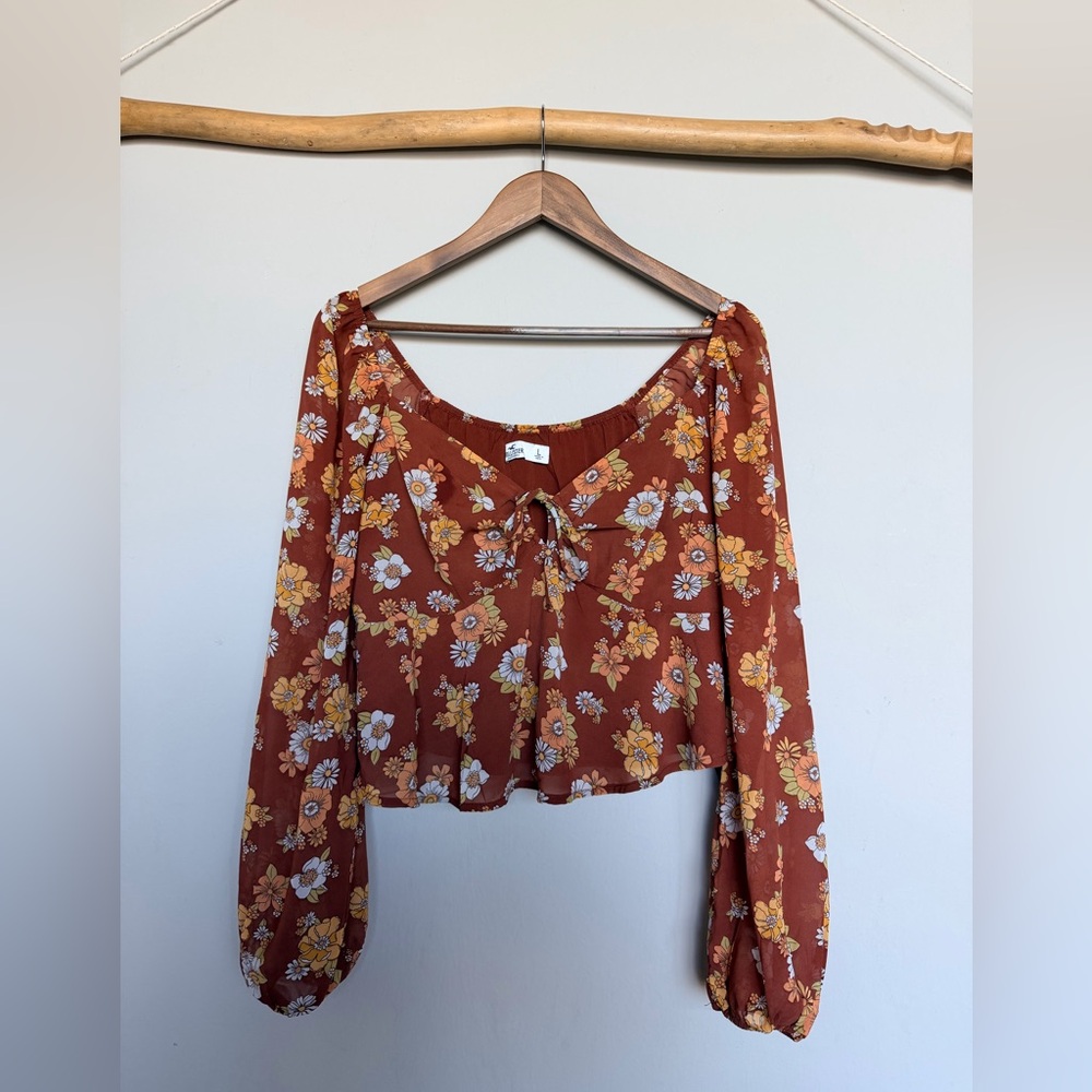 Hollister 70’s Floral Tie-Front Cropped Blouse - Picture 2 of 8